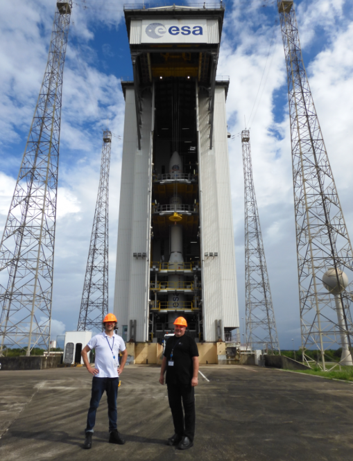 Martin Lamut in Tomaž Rodič pred raketo Vega.